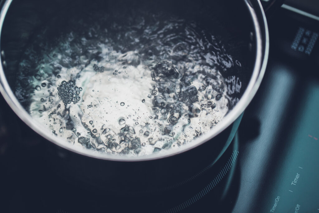 How Long To Boil Water? [Make It Safe for Consumption]